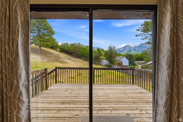 9057 S CHERBOURG PL, Sandy, UT 84093
