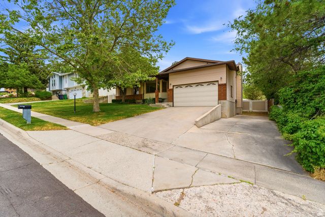 9057 S CHERBOURG PL, Sandy, UT 84093