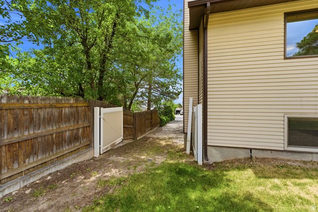 9057 S CHERBOURG PL, Sandy, UT 84093