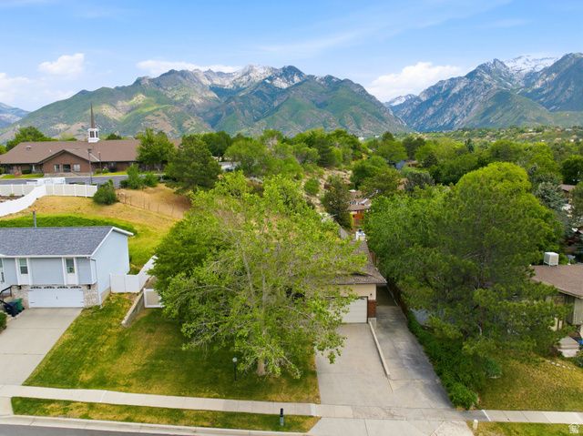 9057 S CHERBOURG PL, Sandy, UT 84093