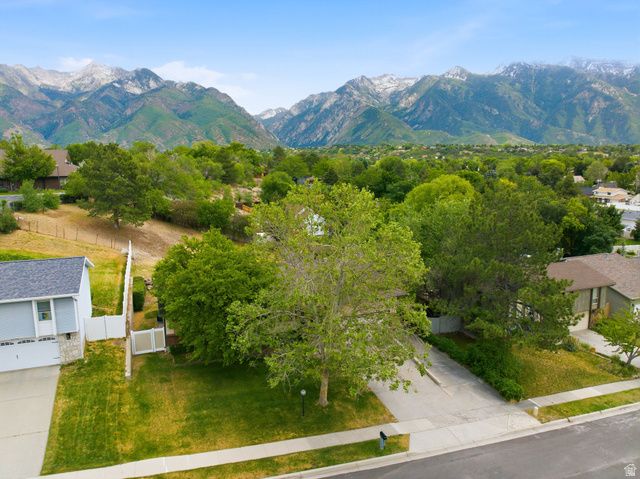 9057 S CHERBOURG PL, Sandy, UT 84093