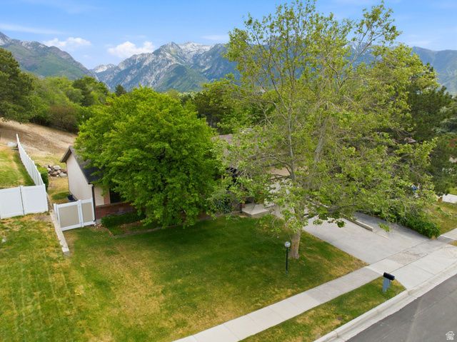 9057 S CHERBOURG PL, Sandy, UT 84093
