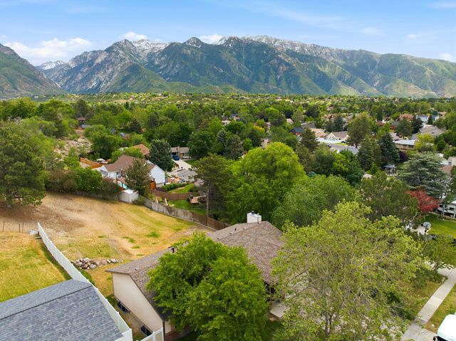 9057 S CHERBOURG PL, Sandy, UT 84093