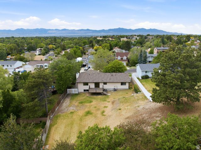 9057 S CHERBOURG PL, Sandy, UT 84093