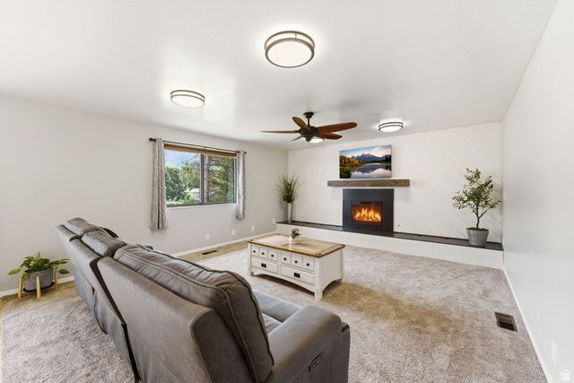 9057 S CHERBOURG PL, Sandy, UT 84093