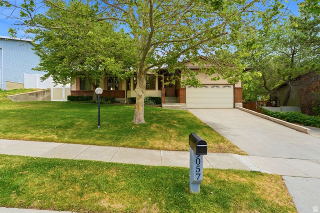 9057 S CHERBOURG PL, Sandy, UT 84093