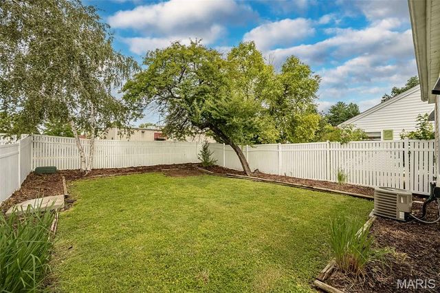 2666 Liberty Gardens Drive, Florissant, MO 63031