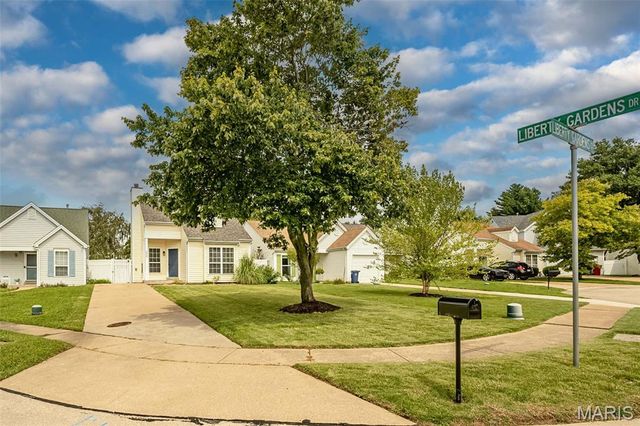 2666 Liberty Gardens Drive, Florissant, MO 63031