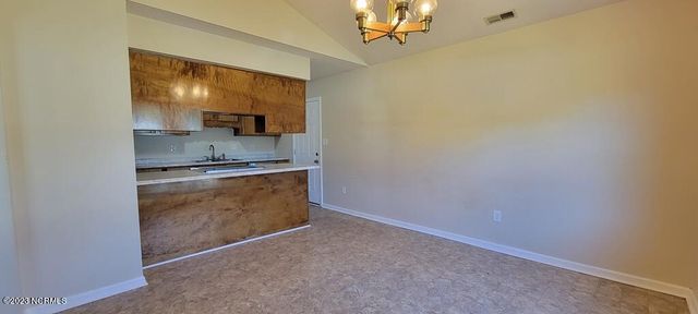 527 Raintree Circle, Jacksonville, NC 28540