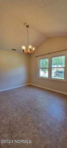 527 Raintree Circle, Jacksonville, NC 28540