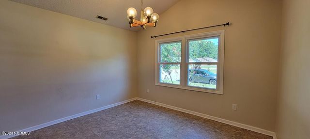 527 Raintree Circle, Jacksonville, NC 28540