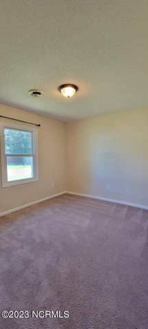 527 Raintree Circle, Jacksonville, NC 28540