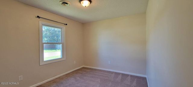 527 Raintree Circle, Jacksonville, NC 28540