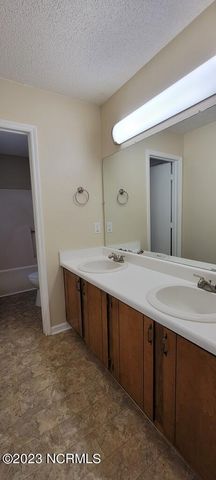 527 Raintree Circle, Jacksonville, NC 28540