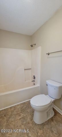 527 Raintree Circle, Jacksonville, NC 28540