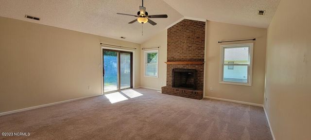 527 Raintree Circle, Jacksonville, NC 28540