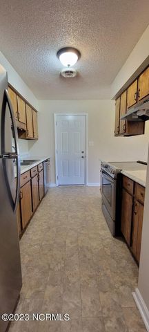 527 Raintree Circle, Jacksonville, NC 28540