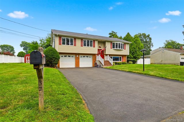 32 Van Zandt Drive, Pearl River, NY 10965