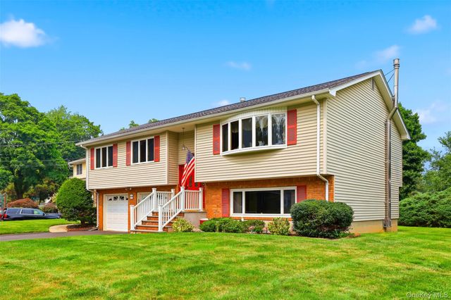 32 Van Zandt Drive, Pearl River, NY 10965