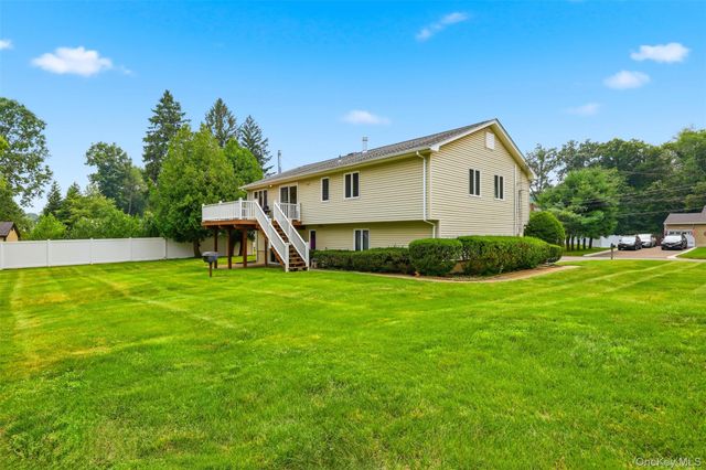 32 Van Zandt Drive, Pearl River, NY 10965