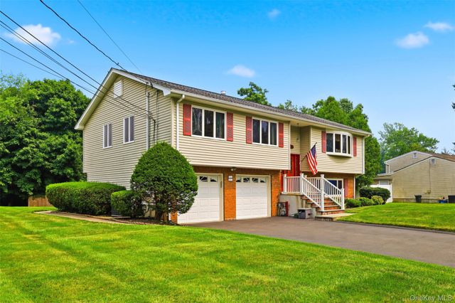 32 Van Zandt Drive, Pearl River, NY 10965