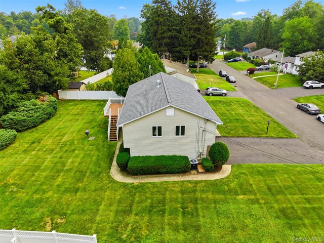 32 Van Zandt Drive, Pearl River, NY 10965