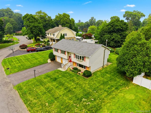 32 Van Zandt Drive, Pearl River, NY 10965
