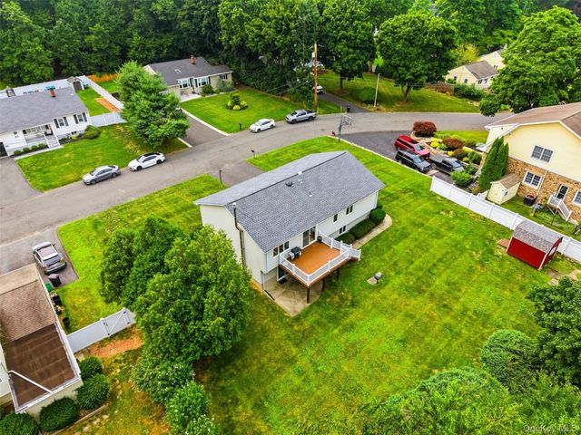 32 Van Zandt Drive, Pearl River, NY 10965