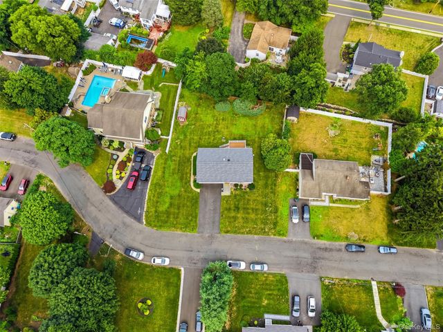 32 Van Zandt Drive, Pearl River, NY 10965
