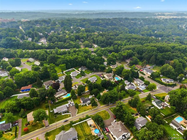 32 Van Zandt Drive, Pearl River, NY 10965