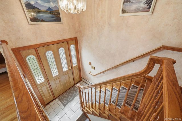 32 Van Zandt Drive, Pearl River, NY 10965