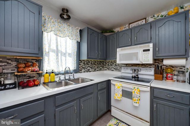 521 LINDEN ST, Leesport, PA 19533