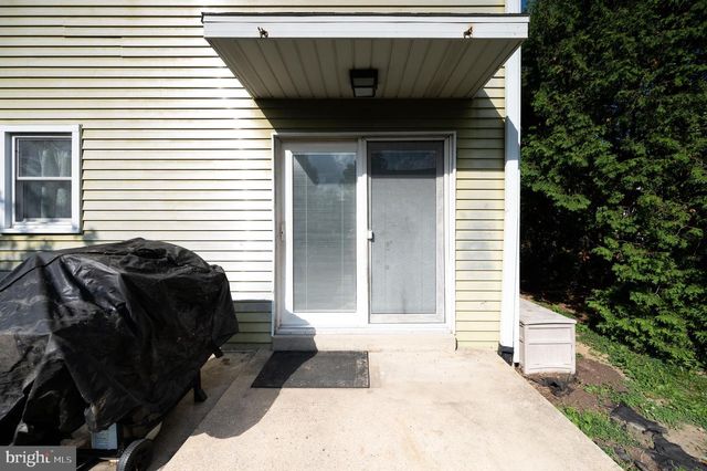 521 LINDEN ST, Leesport, PA 19533