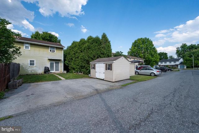 521 LINDEN ST, Leesport, PA 19533
