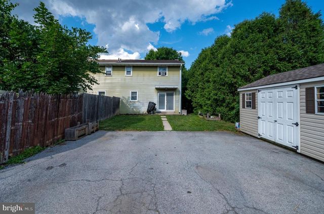 521 LINDEN ST, Leesport, PA 19533