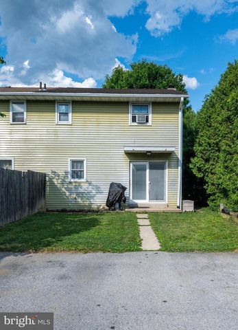 521 LINDEN ST, Leesport, PA 19533
