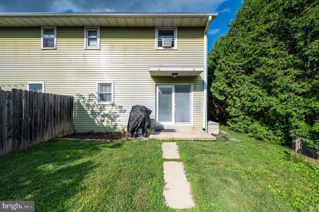 521 LINDEN ST, Leesport, PA 19533
