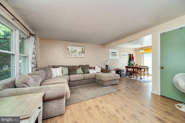521 LINDEN ST, Leesport, PA 19533