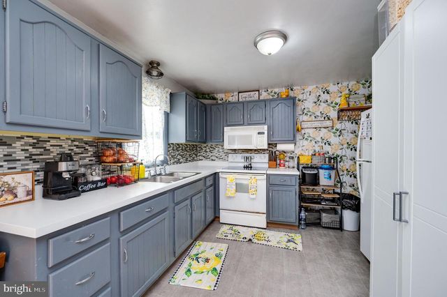 521 LINDEN ST, Leesport, PA 19533