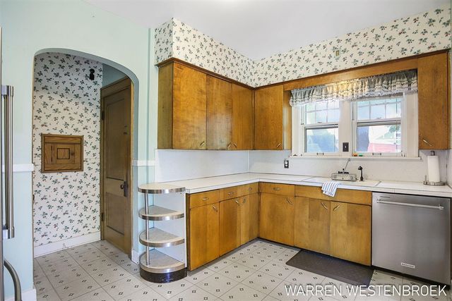 199 W 9th Street, Holland, MI 49423