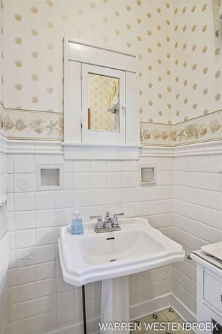 199 W 9th Street, Holland, MI 49423