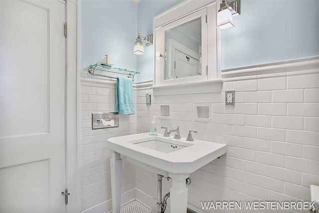 199 W 9th Street, Holland, MI 49423