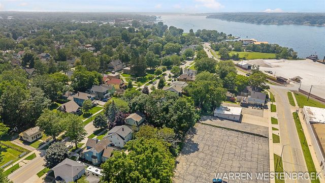 199 W 9th Street, Holland, MI 49423