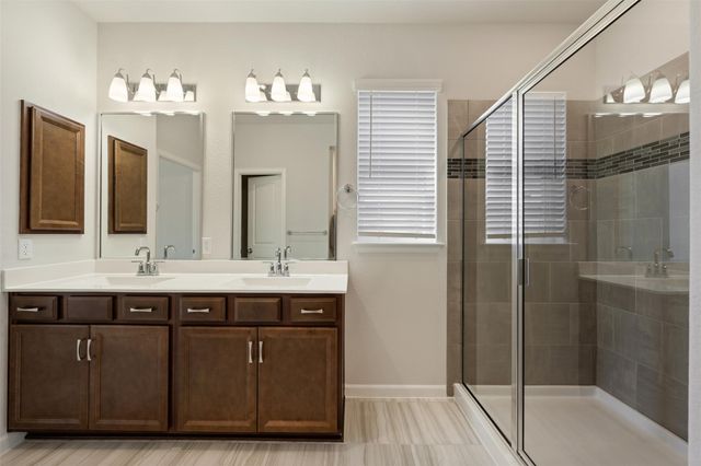 102 Hedge Green HOLW, Hutto, TX 78634