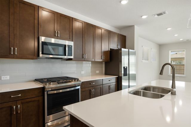 102 Hedge Green HOLW, Hutto, TX 78634