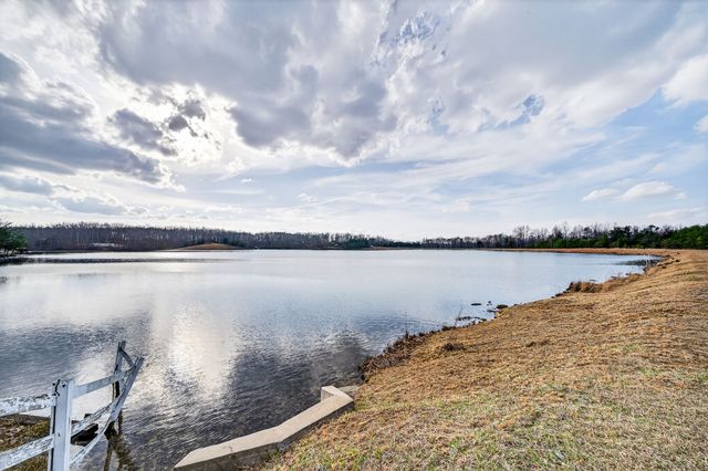 1703 Perimeter Dr, Jamestown, TN 38556