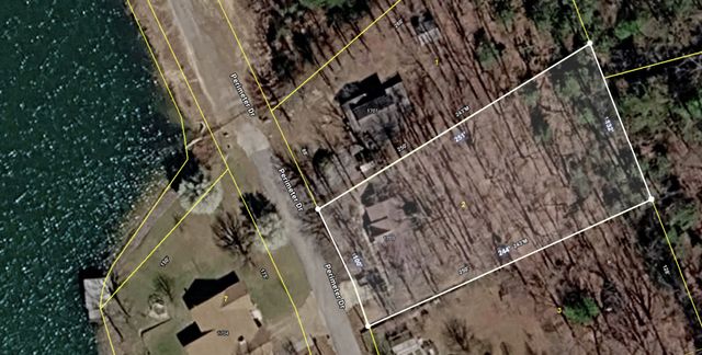 1703 Perimeter Dr, Jamestown, TN 38556