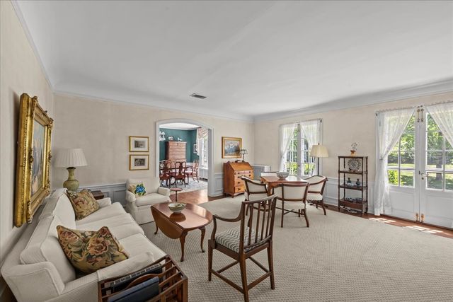 220 Shadowood Lane, Northfield, IL 60093
