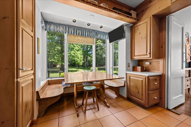 220 Shadowood Lane, Northfield, IL 60093
