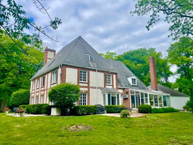 220 Shadowood Lane, Northfield, IL 60093